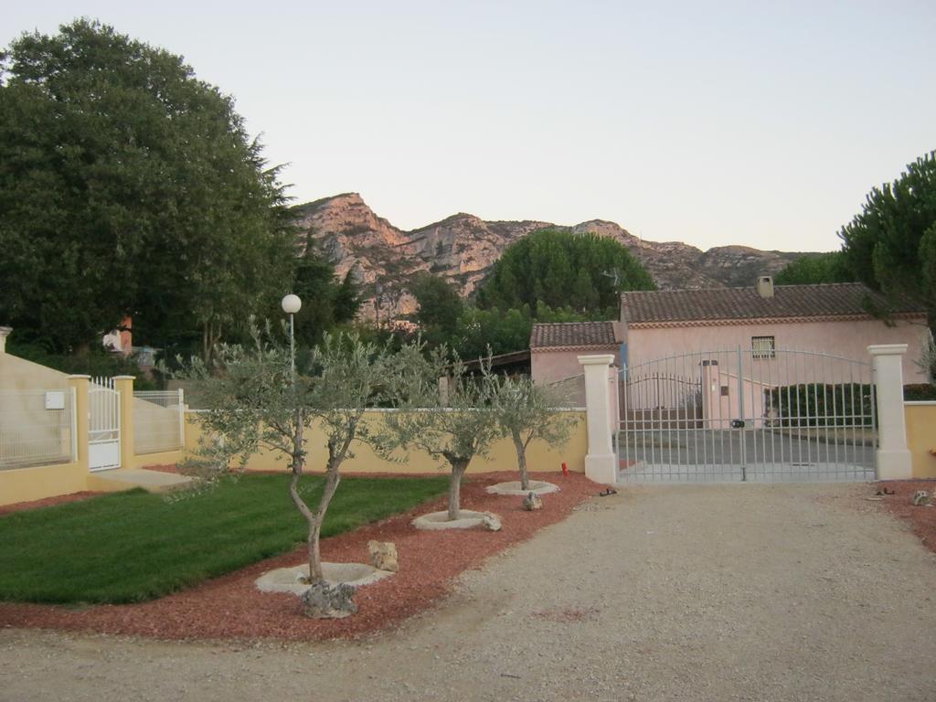 Le Jardin Des Tourterelles Villa Robion en Luberon Екстериор снимка