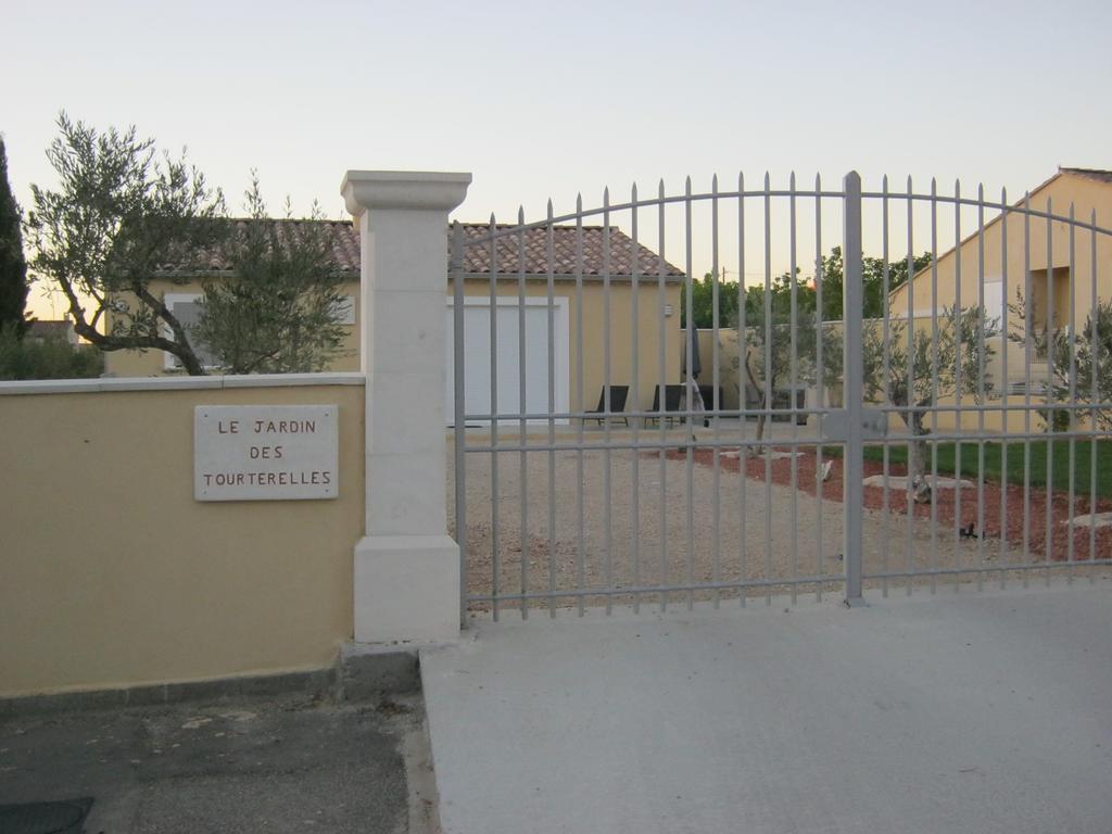Le Jardin Des Tourterelles Villa Robion en Luberon Екстериор снимка